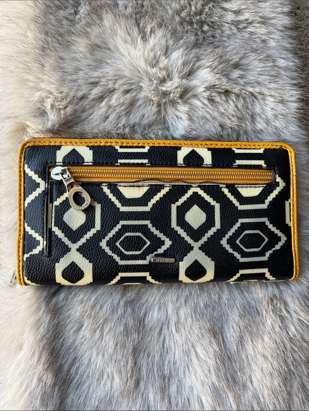 Relic L-Zip Wallet - Picture 3 of 13